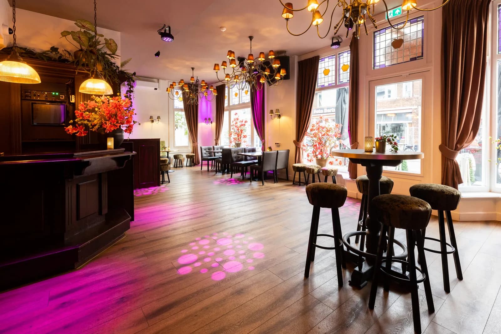 De Brasserie met bar en ruimte om samen te vieren